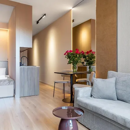 Modern With Balcony 10 Min Walk Main Station *