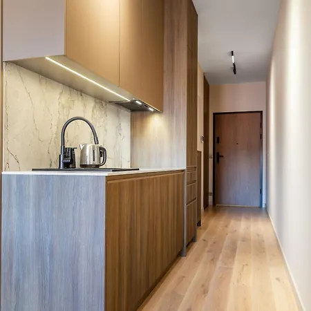 Modern With Balcony 10 Min Walk Main Station Appartement