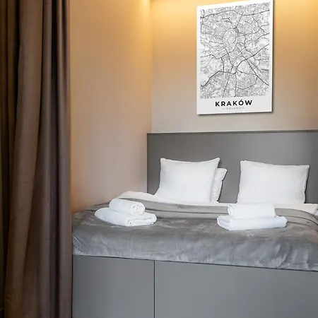 Modern With Balcony 10 Min Walk Main Station *