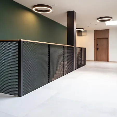 Modern With Balcony 10 Min Walk Main Station Appartement