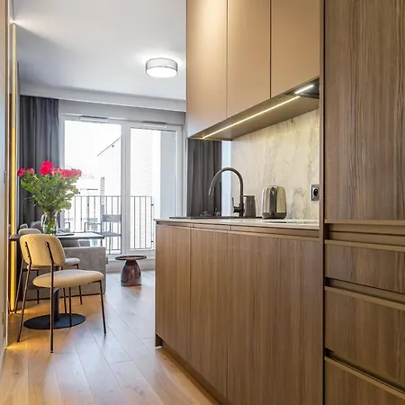 Modern With Balcony 10 Min Walk Main Station Appartement Cracovie