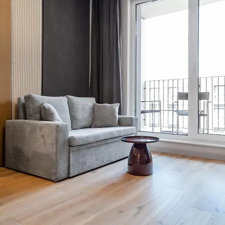 Modern With Balcony 10 Min Walk Main Station *